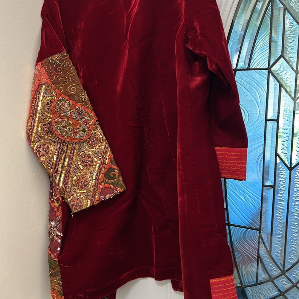 Embroidered velvet coat, women size medium mad in overseas - Picture 9 of 9
